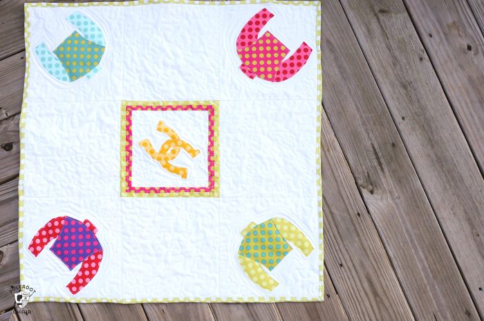 Free pattern for a Derby Jockey Silks Table Topper - cute idea for a Kentucky Derby sewing, craft or decorating project!