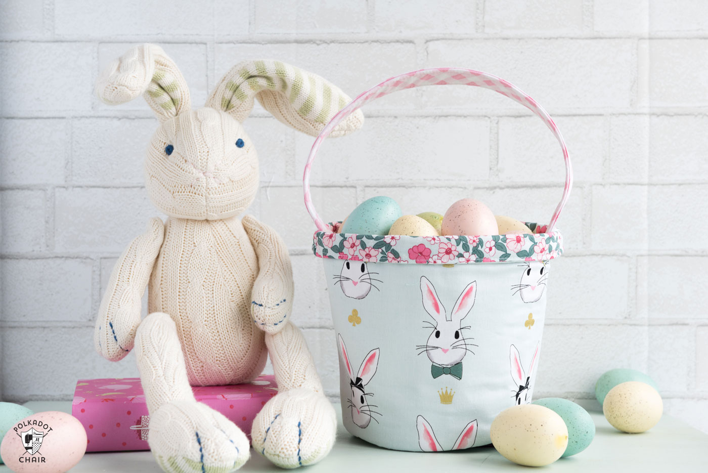 Free Easter Basket sewing tutorial - a cute little fabric basket perfect for Spring!