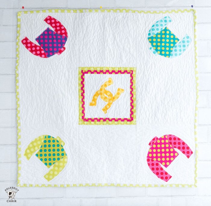 Free pattern for a Derby Jockey Silks Table Topper - cute idea for a Kentucky Derby sewing, craft or decorating project!