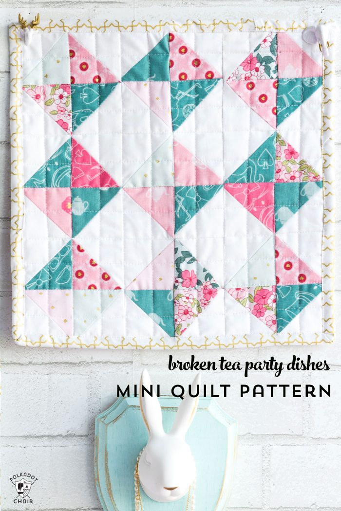 Super cute Wonderland themed Mini Quilt Patterns- these would be so cute as wall hangings in a little girls room or as a baby doll quilt!