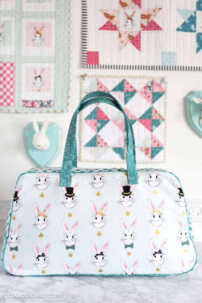 Learn how to make this cute weekend travel bag in an online video class! Features Retro Travel Bag sewing pattern by Melissa Mortenson 