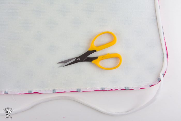 15 must know bag making tips and tricks. Lots of great tips and simple things to do to get great results when you are sewing bags and purses!