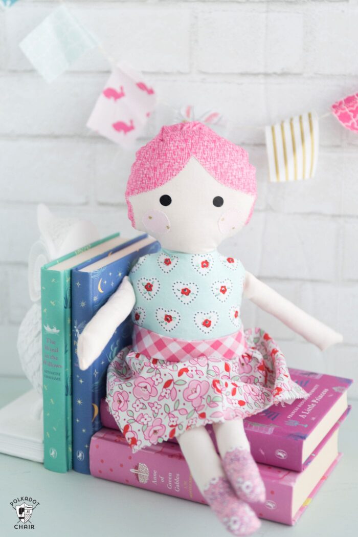 Review of the Dolly Book by Elea Lutz- lots of cute patterns for handmade dolls and accessories 