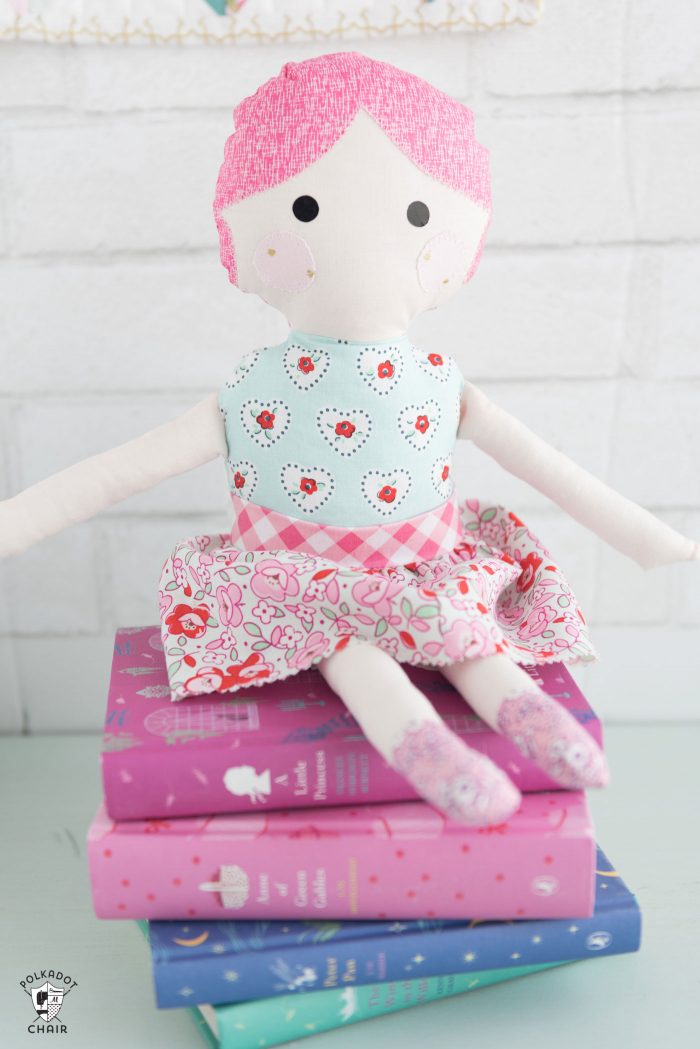 Review of the Dolly Book by Elea Lutz- lots of cute patterns for handmade dolls and accessories 