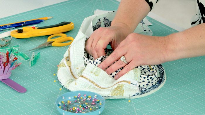 Learn how to make a round bag in this online video course! #videotutorial #sewingvideo #sewingpattern #sewingpatterns #roundbag #roundbagpatterns #alicebag #melissamortenson #imaginewithrileyblake #rileyblake #polkadochair