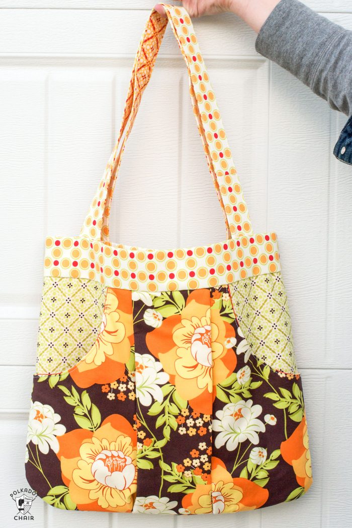 The March Bag sewing pattern has been updated and re-released. It's a fun handbag sewing pattern with a large outside kangaroo style pocket and 4 different handle styles. #sewingpattern #bagpattern #handbagpattern #pursepattern #polkadotchair #melissamortenson #rileyblake #safariparty