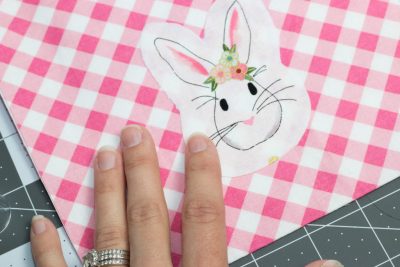 Quick and easy 5 Minute Fabric Gift Bag Tutorial - #handmadegift #sewing #sewingtutorial #giftbag #diygiftbag