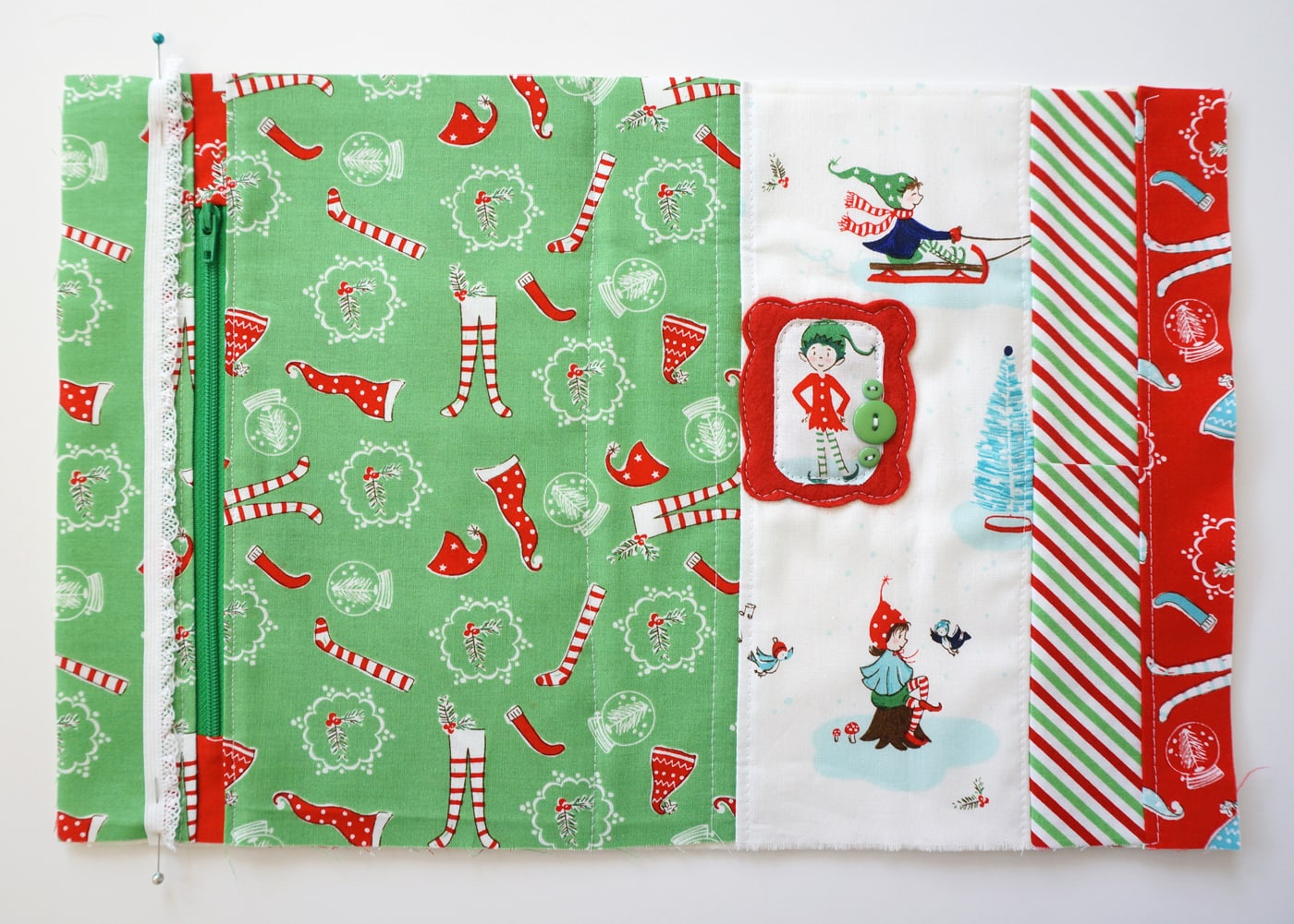 A free sewing tutorial for a Christmas Planner Cover - how to make a DIY Planner for Christmas - cute Christmas planners #Christmas #Planner #Planners #DIYPlanners #ChristmasPlanner #PlannerCover