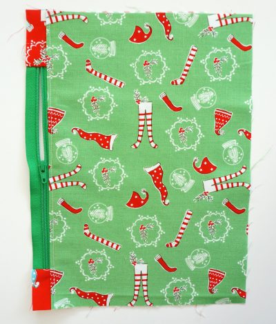 A free sewing tutorial for a Christmas Planner Cover - how to make a DIY Planner for Christmas - cute Christmas planners #Christmas #Planner #Planners #DIYPlanners #ChristmasPlanner #PlannerCover