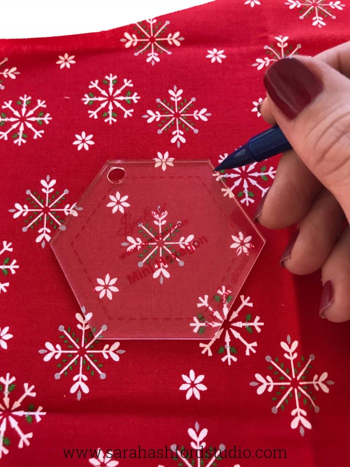 Super cute Christmas Hexie Tea Towel tutorial by Sarah Ashford. Such a fun Christmas gift idea ; learn how to sew hexagons! #christmasgifts #christmassewing #hexies #hexagons #hexagontutorial #christmasfabric #teatowel