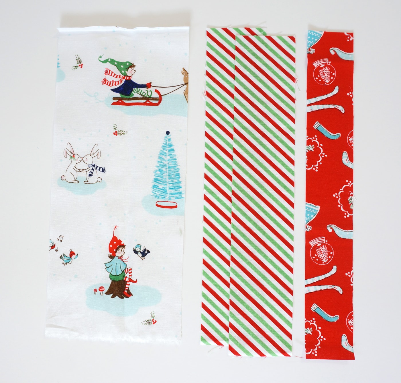 A free sewing tutorial for a Christmas Planner Cover - how to make a DIY Planner for Christmas - cute Christmas planners #Christmas #Planner #Planners #DIYPlanners #ChristmasPlanner #PlannerCover