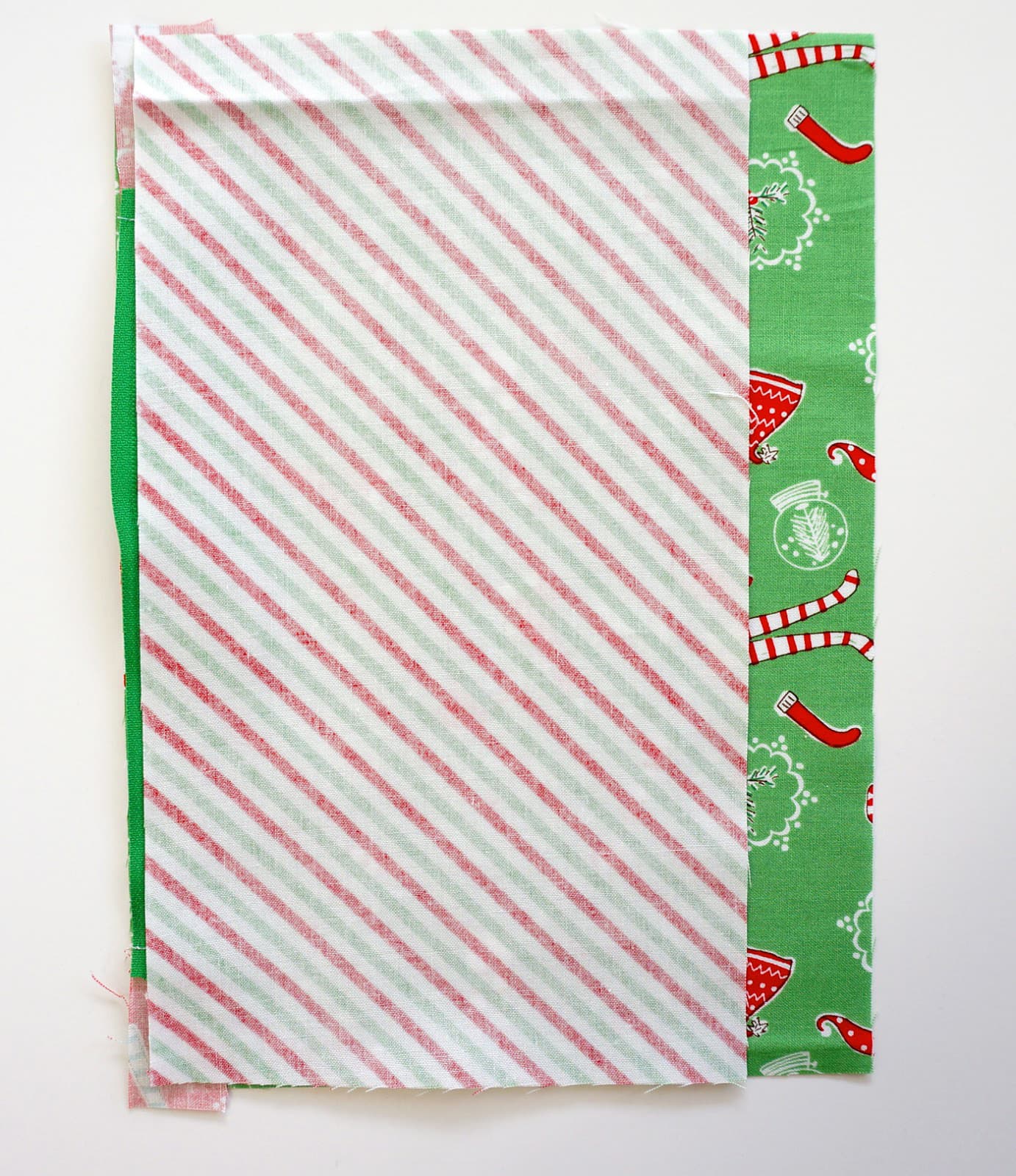 A free sewing tutorial for a Christmas Planner Cover - how to make a DIY Planner for Christmas - cute Christmas planners #Christmas #Planner #Planners #DIYPlanners #ChristmasPlanner #PlannerCover