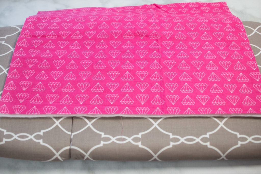 Free Make Up Brush Roll Sewing Tutorial by Sweet Red Poppy. Learn how to sew a make up brush roll case, could also be used for a jewelry roll. Great gift for travelers