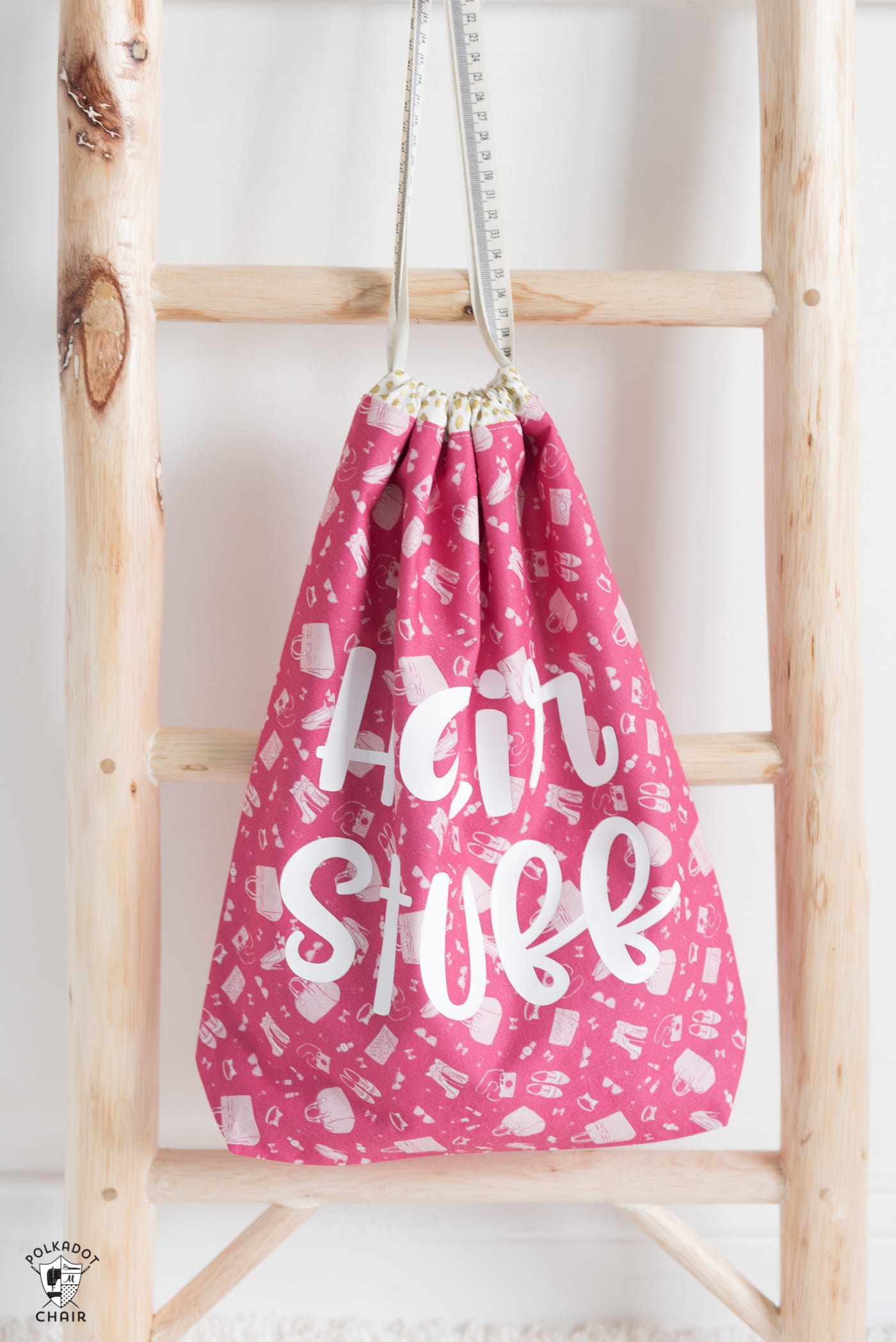 Free tutorial and Lined Drawstring Bag Sewing Pattern - how to sew a reversible drawstring bag and add cute sayings to the front! Includes free cricut cut file downloads #sewing #sewingpattern #drawstringbag #laundrybag #cricut #cricutmade #ad