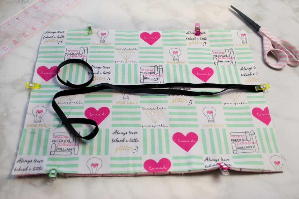 Free Make Up Brush Roll Sewing Tutorial by Sweet Red Poppy. Learn how to sew a make up brush roll case, could also be used for a jewelry roll. Great gift for travelers