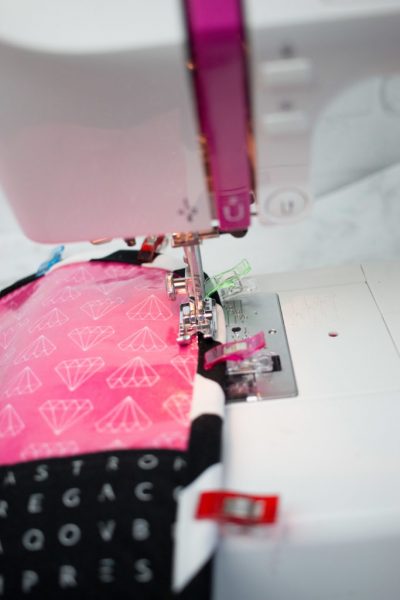 Free Make Up Brush Roll Sewing Tutorial by Sweet Red Poppy. Learn how to sew a make up brush roll case, could also be used for a jewelry roll. Great gift for travelers