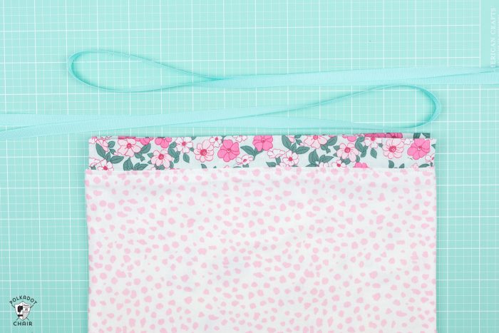 Free tutorial and Lined Drawstring Bag Sewing Pattern - how to sew a reversible drawstring bag and add cute sayings to the front! Includes free cricut cut file downloads #sewing #sewingpattern #drawstringbag #laundrybag #cricut #cricutmade #ad