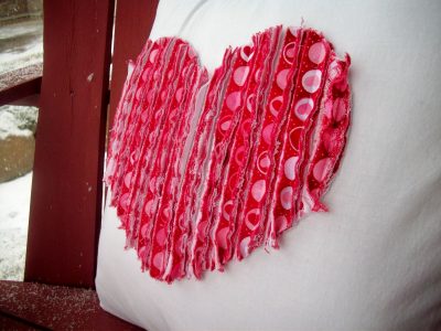 How to make a Faux Chenille Pillow for Valentine's Day 