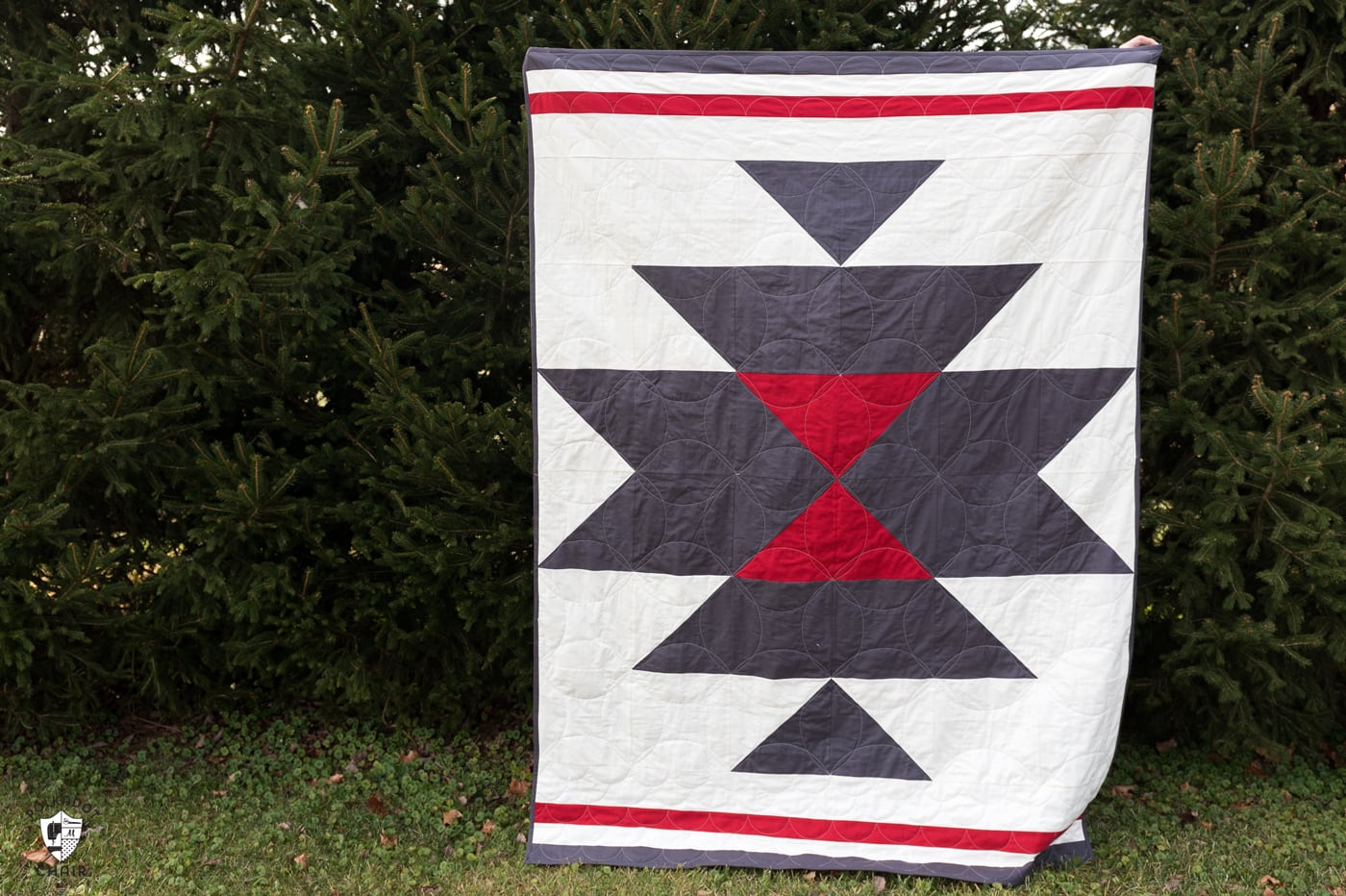 A free quilt pattern for a squash blossom quilt. A southwest style simple quilt pattern and free tutorial. #freequiltpattern #quilts #quilting #southweststyle #southwest #squashblossom