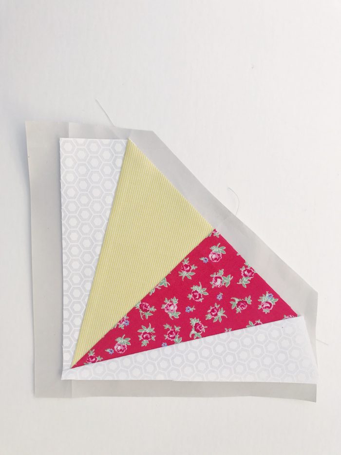 Learn how to foundation paper piece with this free kite paper piecing pattern. #quilts #quilting #fpp #foundationpaperpiecing #tutorial #freequiltpattern 