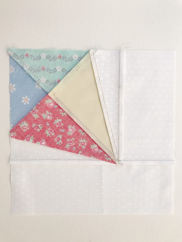 Learn how to foundation paper piece with this free kite paper piecing pattern. #quilts #quilting #fpp #foundationpaperpiecing #tutorial #freequiltpattern 