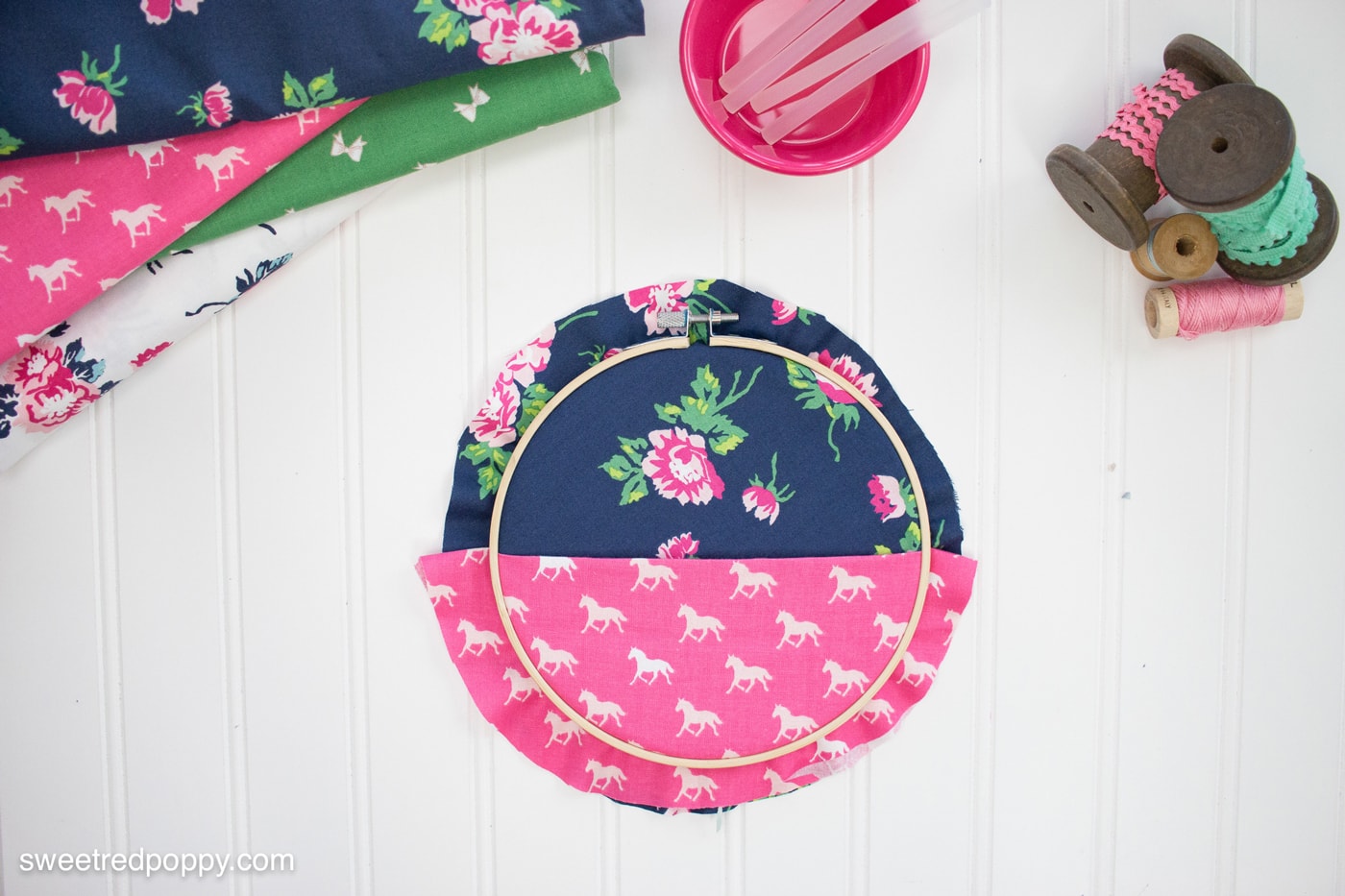 How to make an embroidery hoop hanging wall organizer