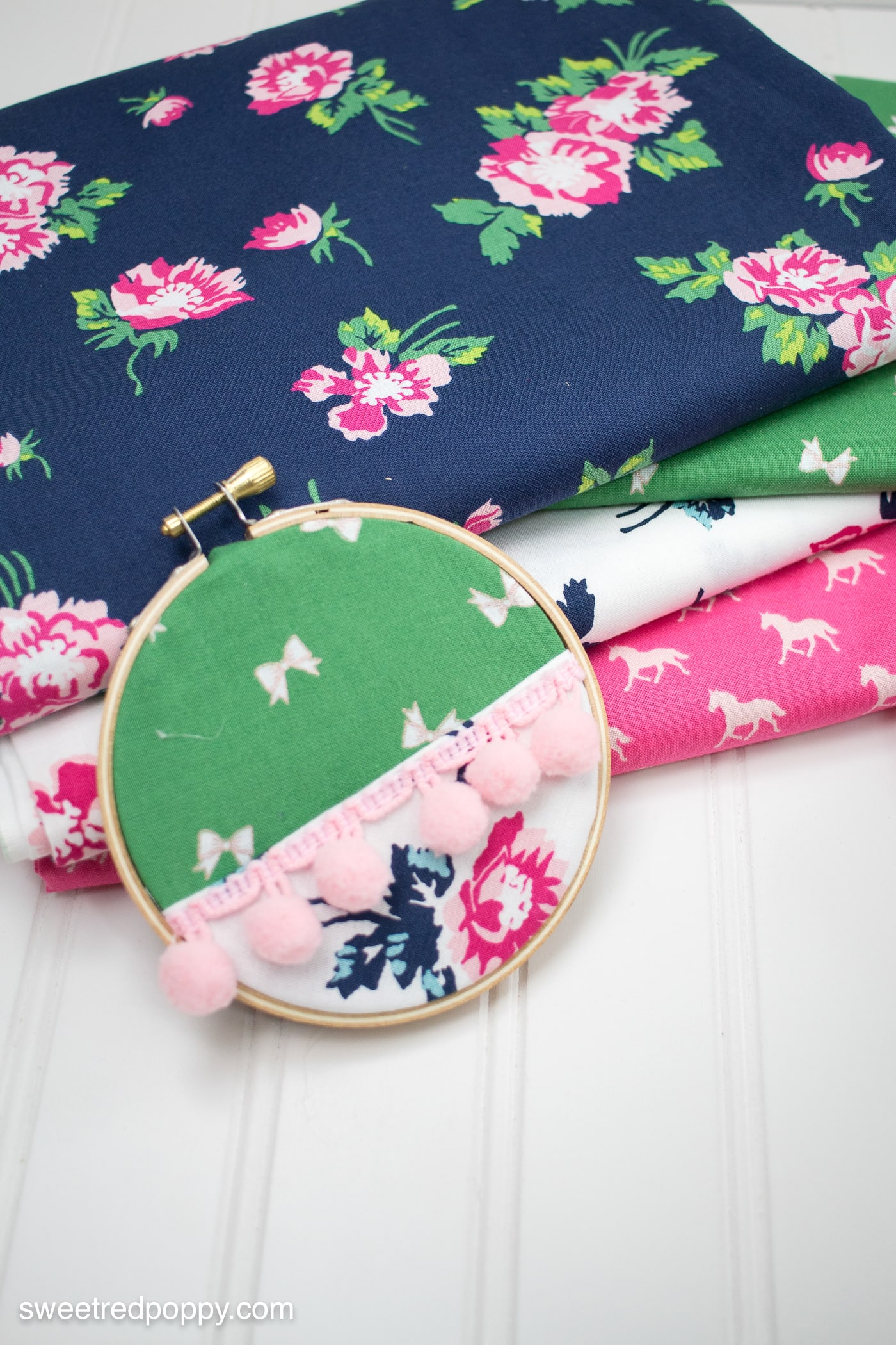 howmakeembroideryhooppockets The Polka Dot Chair