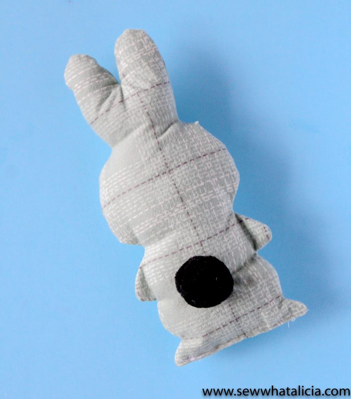 How to sew a stuffed bunny. A free sewing pattern.