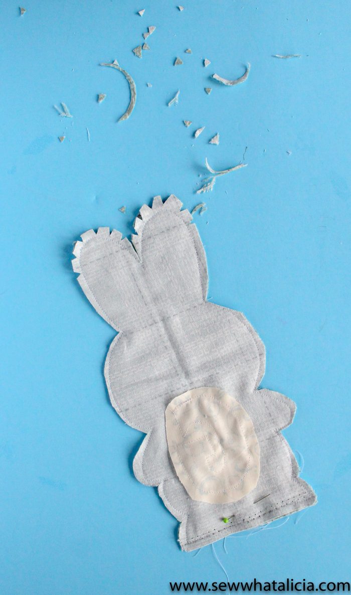 How to sew a stuffed bunny. A free sewing pattern.