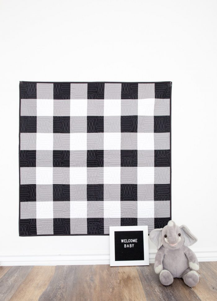 a free tutorial for a black and white gingham baby quilt