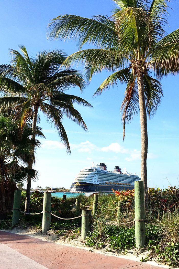 Free Printable Cruise Packing List- don't forget to pack these essentials! A list of things you might not think to pack! #cruise #packinglist #disneycruise #cruisetips #traveltips