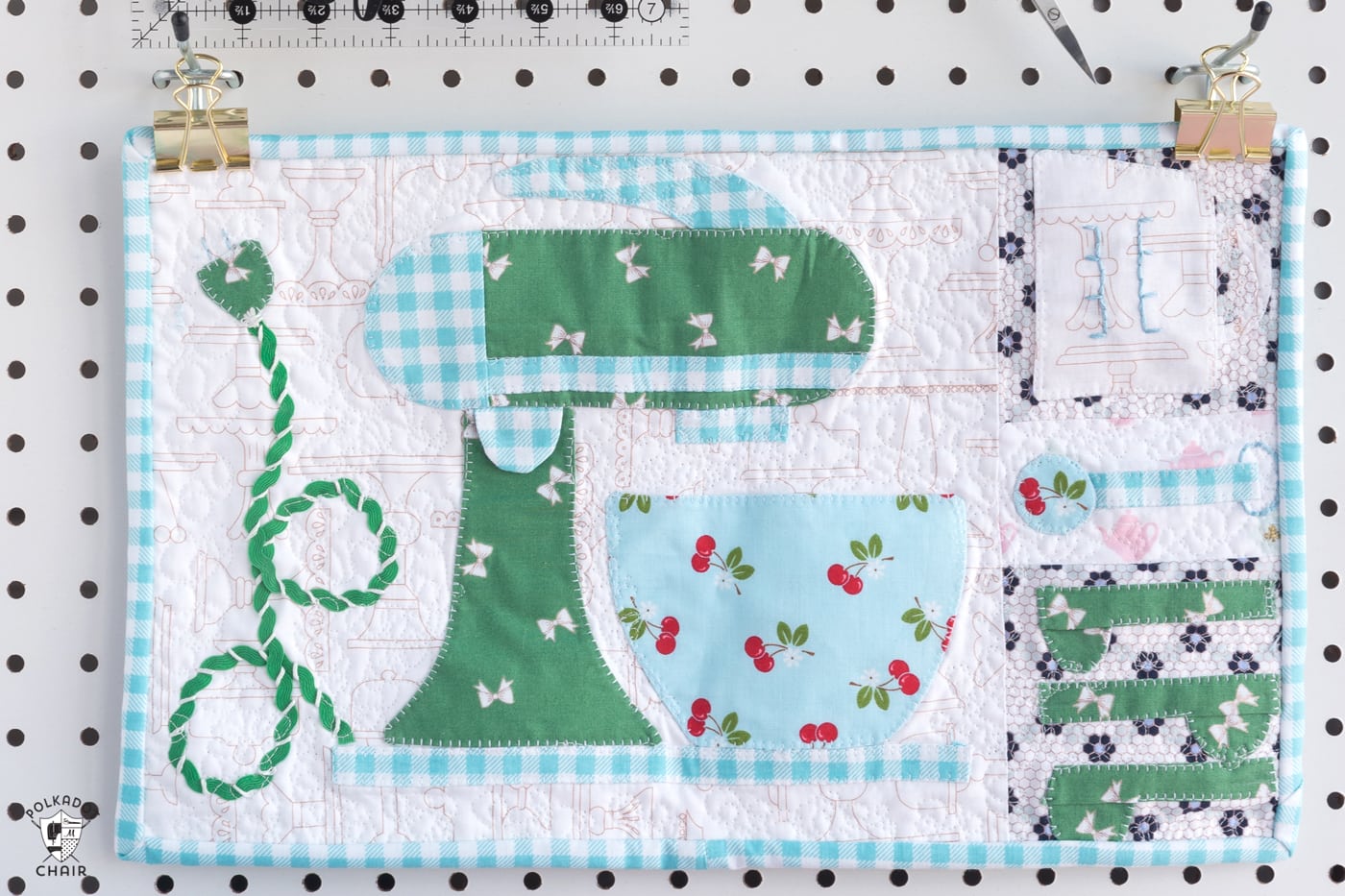 Lori Holt Bake Sale Quilt Along, Mixer block turned into a mini quilt. A cute vintage inspired mini quilt pattern