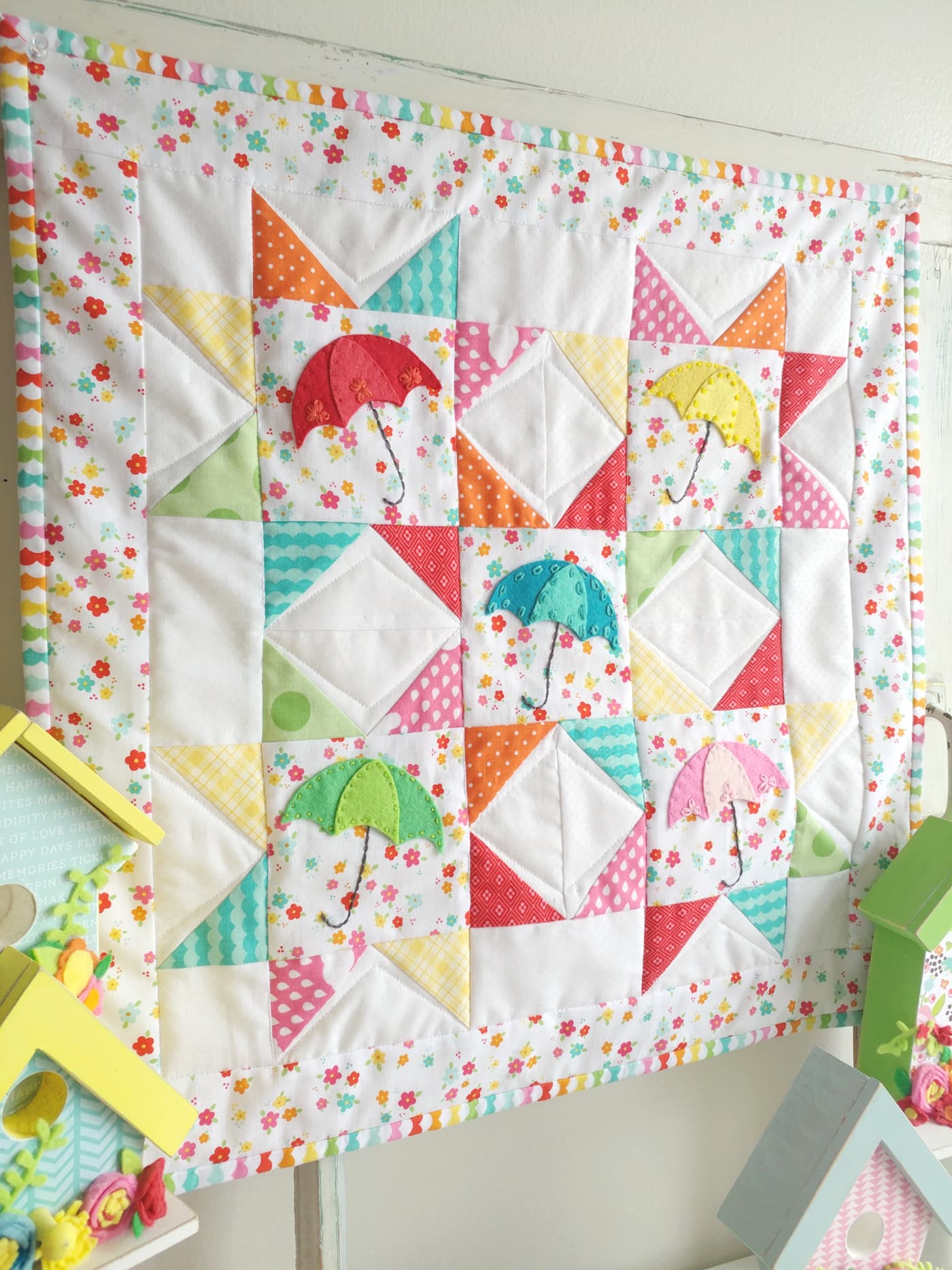 Free Springtime Showers Mini Quilt Pattern; would also be a cute DIY pillow for Spring. #miniquilt #miniquiltpattern