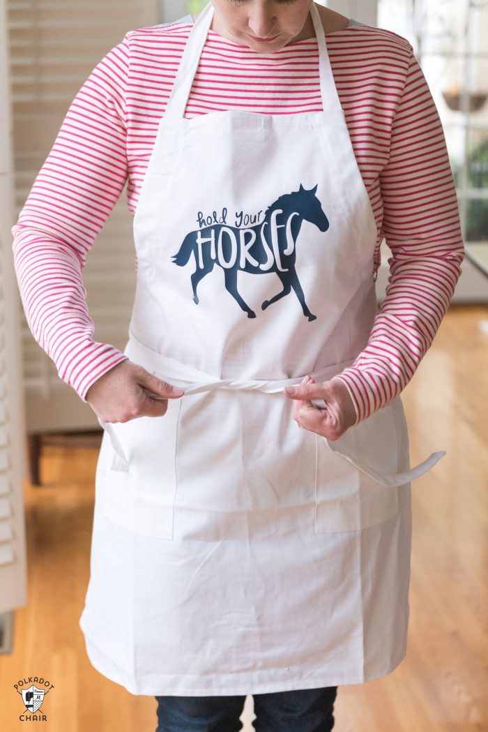 Hold your Horses DIY Apron tutorial, a fun Kentucky Derby Craft idea - #derbycrafts #derbycraftideas #kentuckyderby #DIY #DIYApron #CricutMade #SVGFiles #HorseSVGFiles