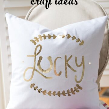 Kentucky Derby Craft ideas and free svg file for a Lucky Pillow to make your own pillow cover #CricutMade #Derby #KentuckyDerbyCrafts #CraftIdeas #DIYPillowCover