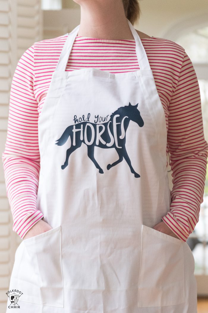 Hold your Horses DIY Apron tutorial, a fun Kentucky Derby Craft idea - #derbycrafts #derbycraftideas #kentuckyderby #DIY #DIYApron #CricutMade #SVGFiles #HorseSVGFiles