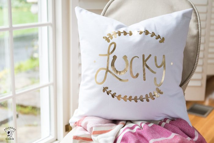 Kentucky Derby Craft ideas and free svg file for a Lucky Pillow to make your own pillow cover #CricutMade #Derby #KentuckyDerbyCrafts #CraftIdeas #DIYPillowCover