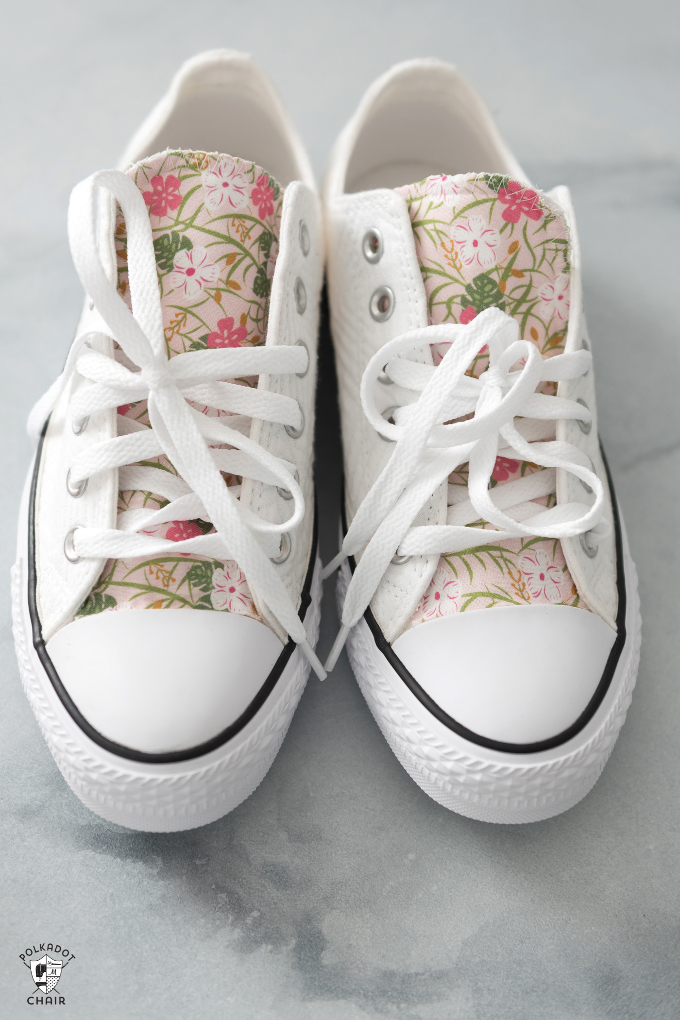 How to customize your converse with fabric - a DIY way to decorate the tongue of your converse shoes. How to add fabric to shoes #DIYfashion #DIYConverse #CustomConverse #CustomShoes #DIYCustomShoes #decorateshoes