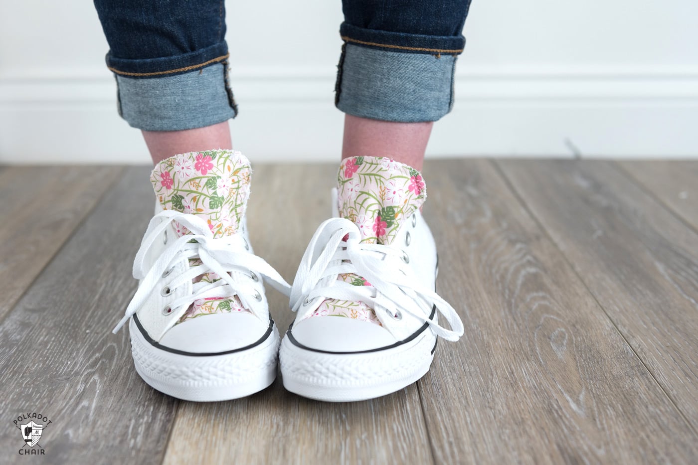 How to customize your converse with fabric - a DIY way to decorate the tongue of your converse shoes. How to add fabric to shoes #DIYfashion #DIYConverse #CustomConverse #CustomShoes #DIYCustomShoes #decorateshoes