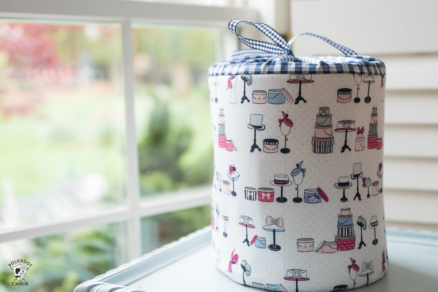 Learn how to make fabric storage bins with this sewing pattern. Round padded storage bins, great for organization projects! #fabricbins #fabricstorage #fabricbasket #sewingpattern #DIYBasket 