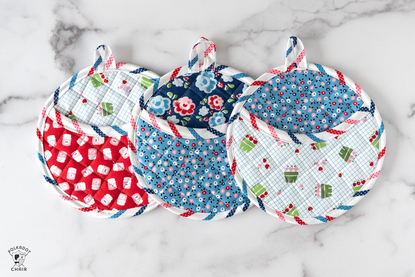 https://www.polkadotchair.com/wp-content/uploads/2019/03/free-pattern-quilted-pot-holders.jpg