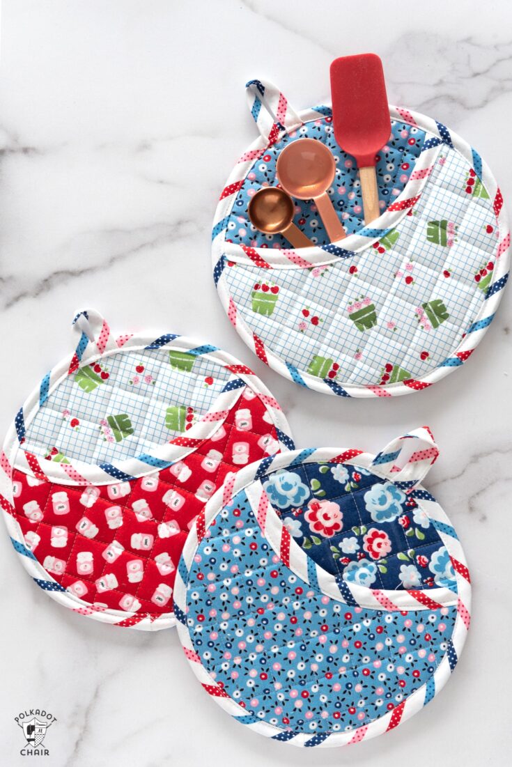 https://www.polkadotchair.com/wp-content/uploads/2019/03/make-round-pot-holders-735x1101.jpg