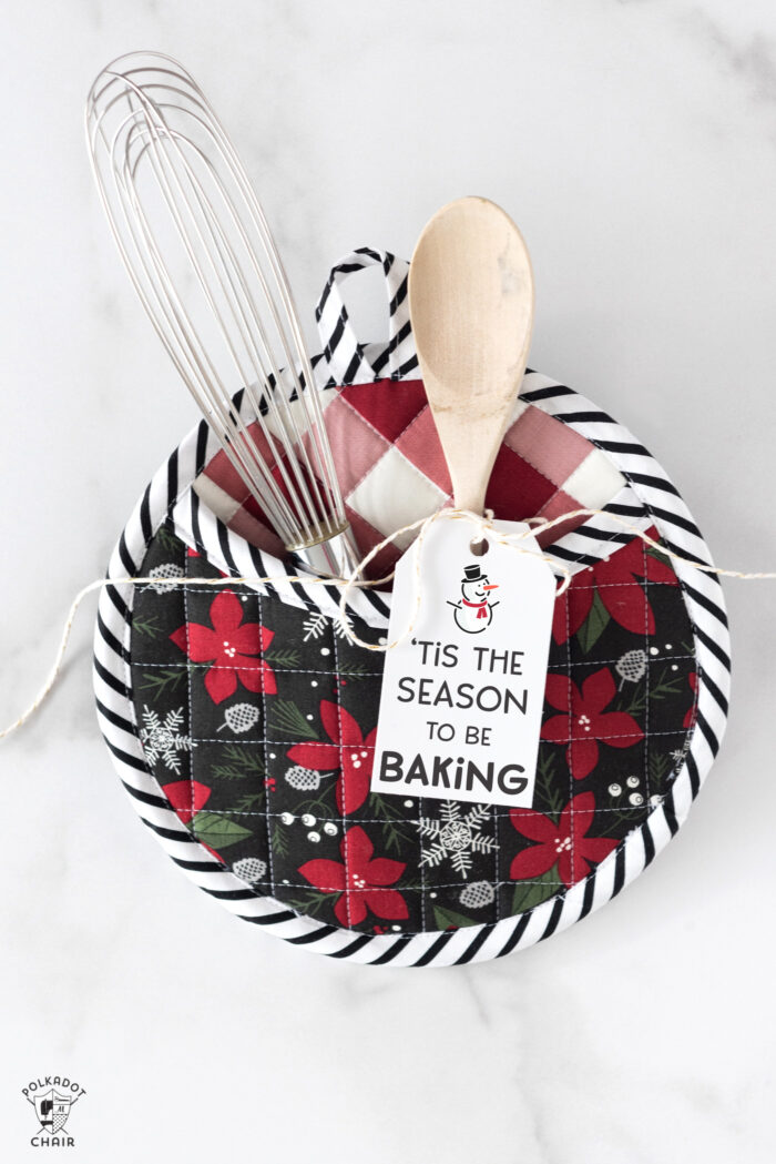 How to Make Round Quilted Potholders & Free Baking Gift Tag Printable