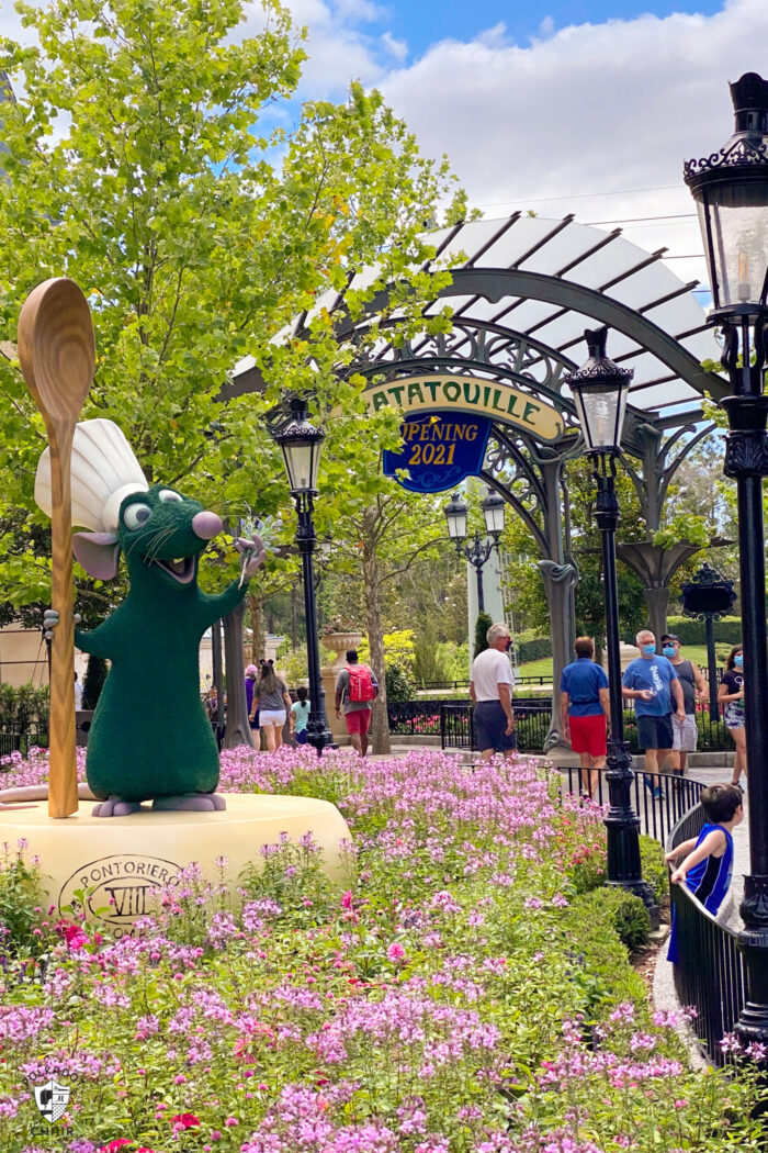 Remy topiary in front of gate at Epcot