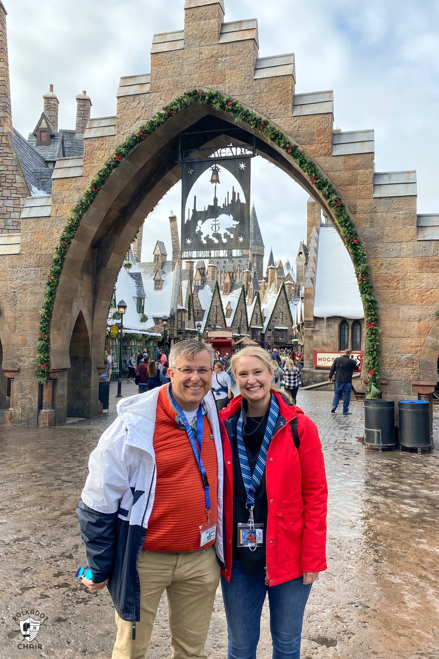 couple in front of arch at universal orlando