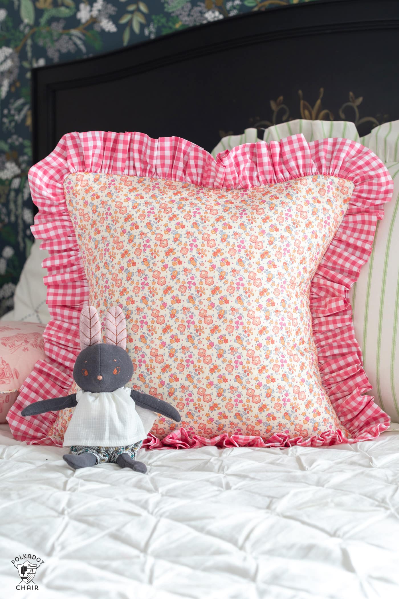 How to Make a Pillow Sham with a Ruffle Edge