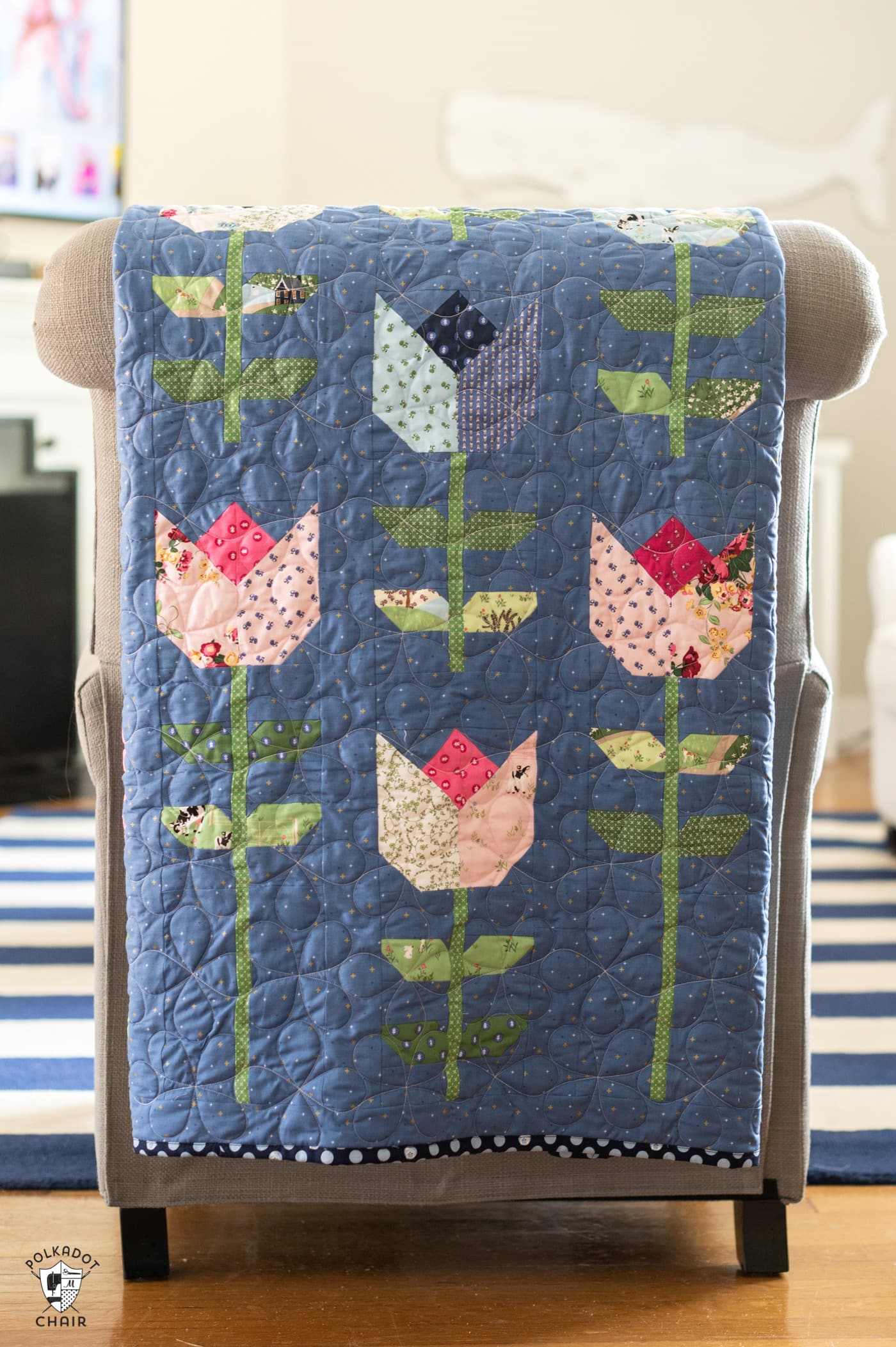 blue tulip quilt in living room