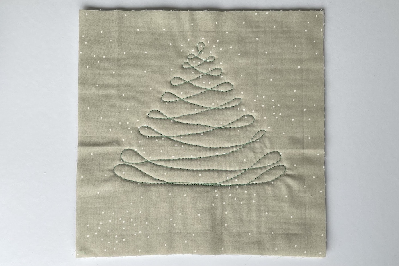 Christmas Tree Mug Rug Pattern - The Polka Dot Chair