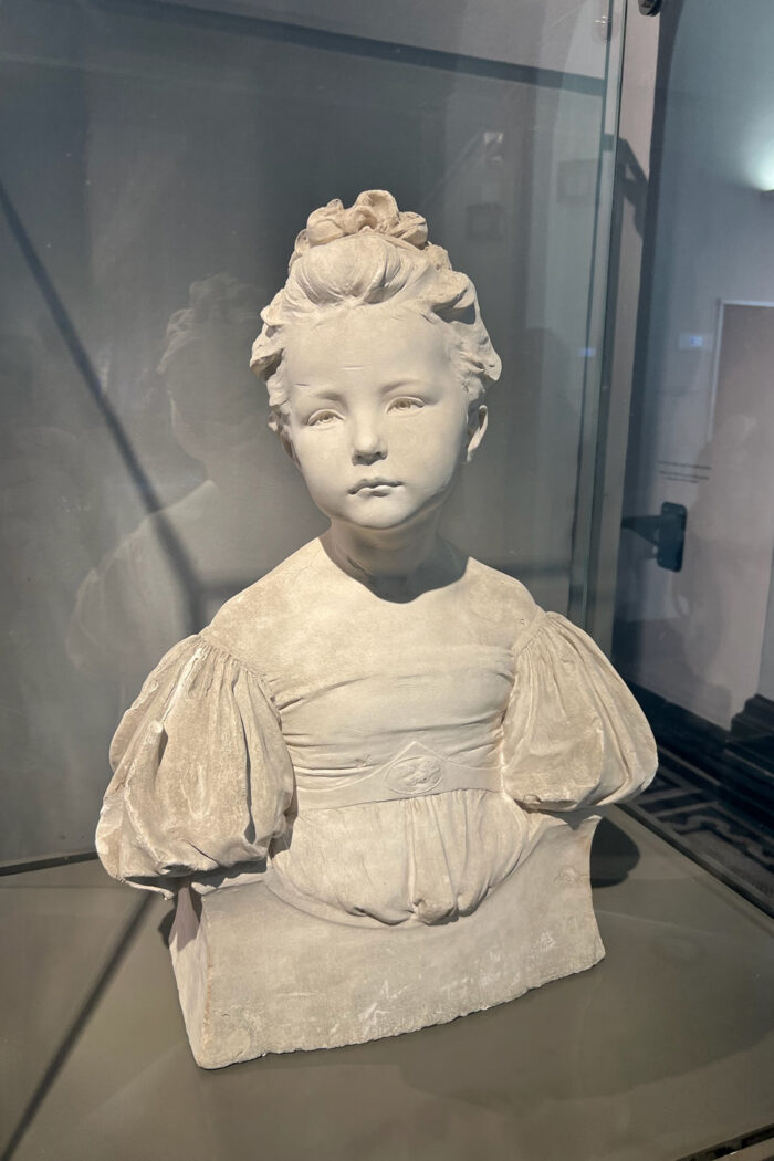 sculpture V&A